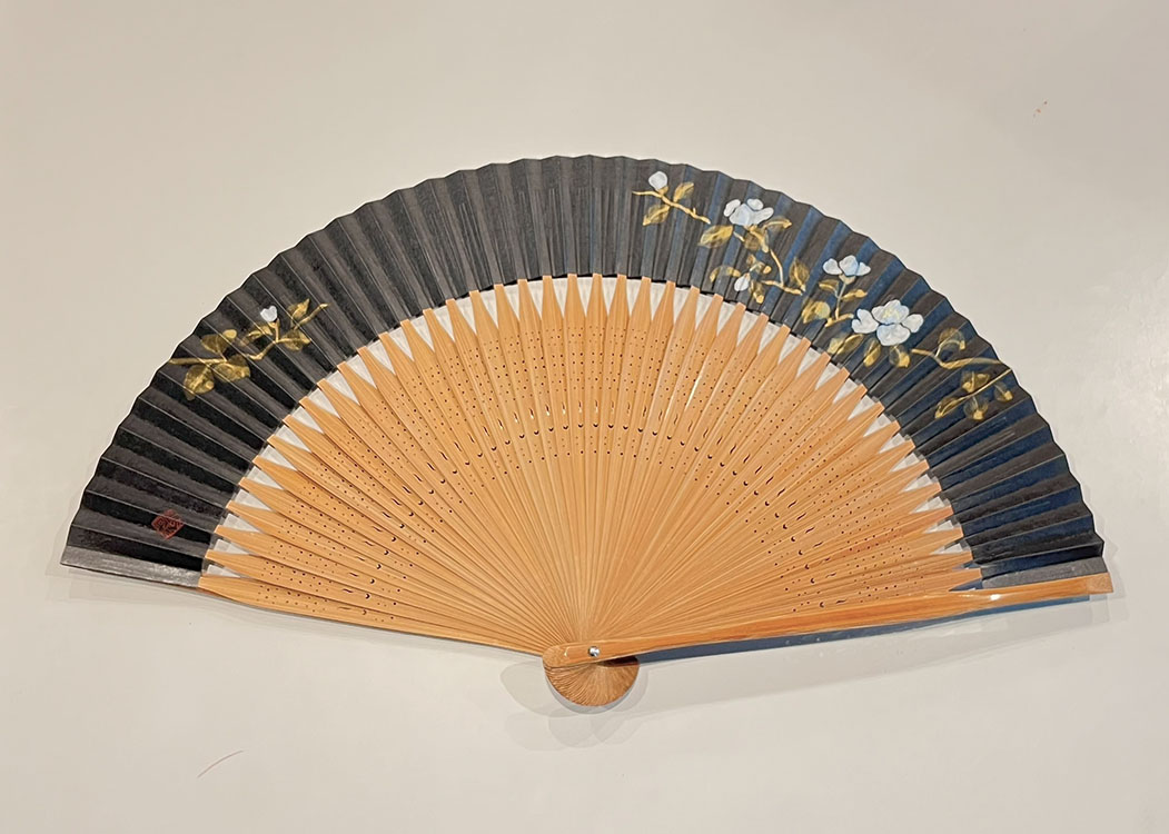 京扇子　椿・黒　45間