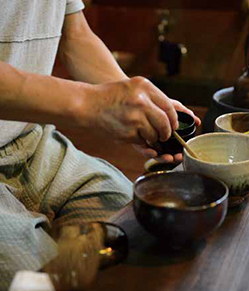 藤の木土平陶芸家(唐津焼)