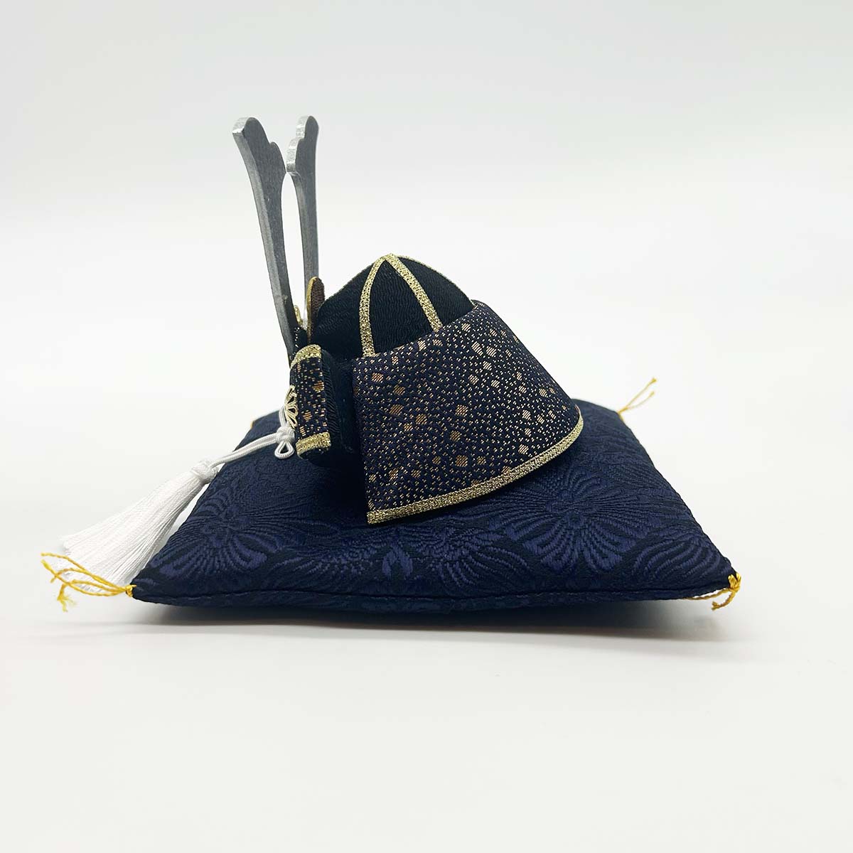 鯉のぼり リュウコドウ 2-440 Koti 金襴銀兜(小)ザブトン付