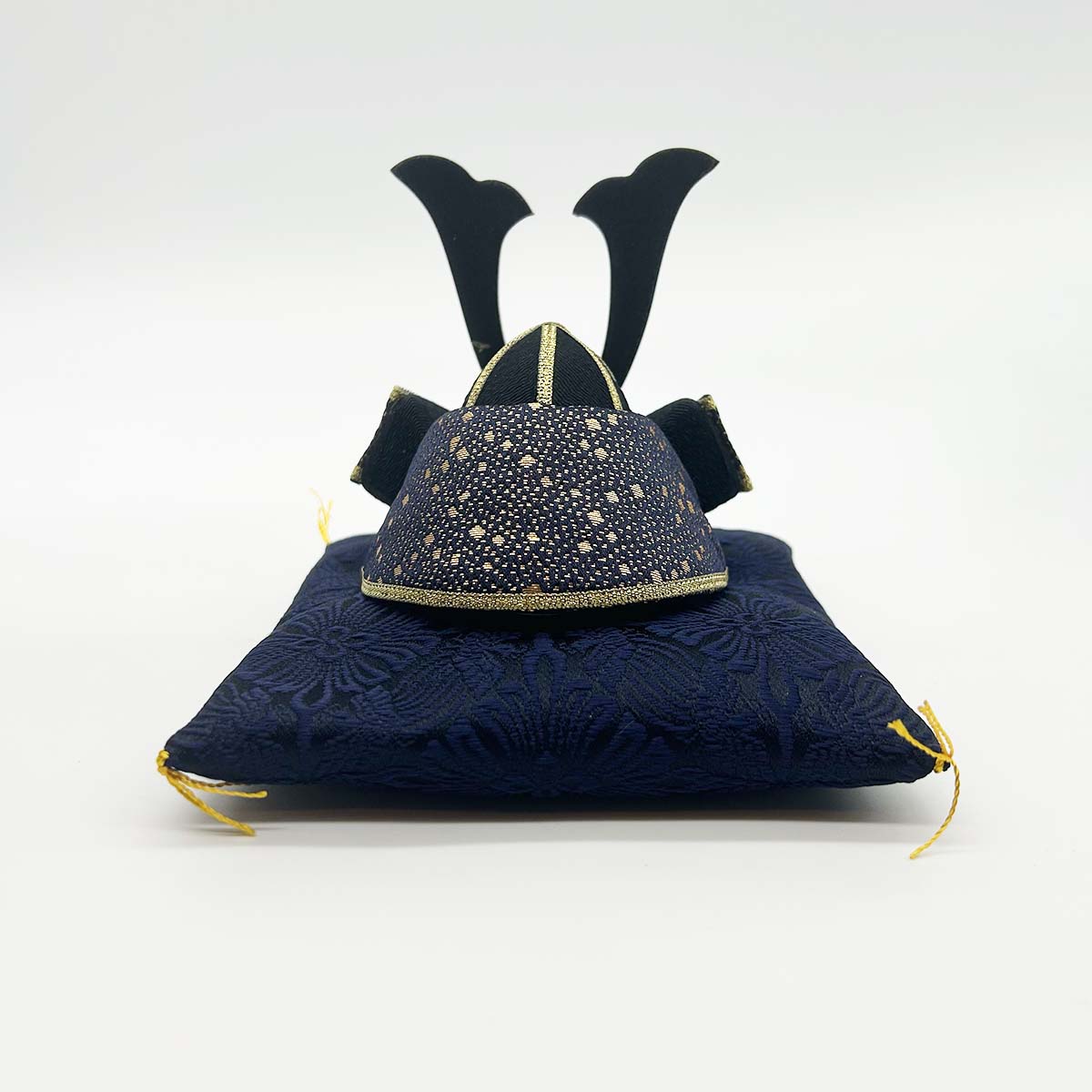 鯉のぼり リュウコドウ 2-440 Koti 金襴銀兜(小)ザブトン付