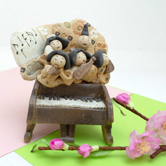 滝上　真由美作 陶雛人形　 おもしろピアノ