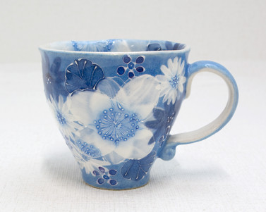 マグカップ　藍彩白絵花