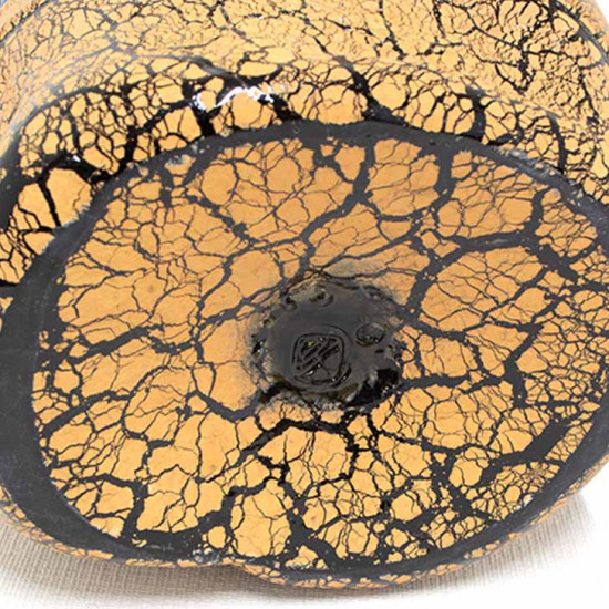 稲嶺盛吉 作(笛吹ガラス工房　虹) 琉球ガラス　土紋二色巻石型花器壺