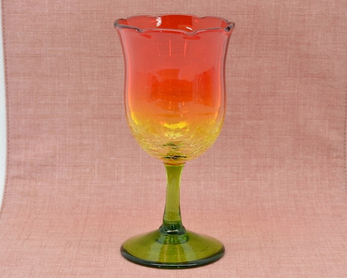 琉球ガラス王国工房作　チューリップワイングラス　赤　正面