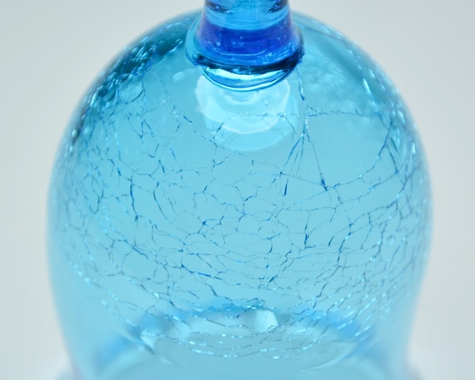 琉球ガラス王国工房作　チューリップワイングラス　青　ひびアップ