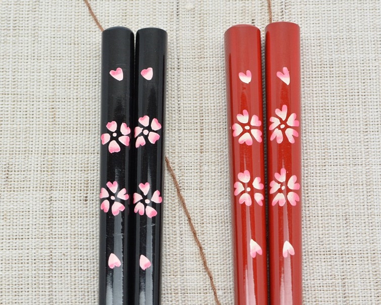 琉球漆器　箸　桜　蒔絵　アップ