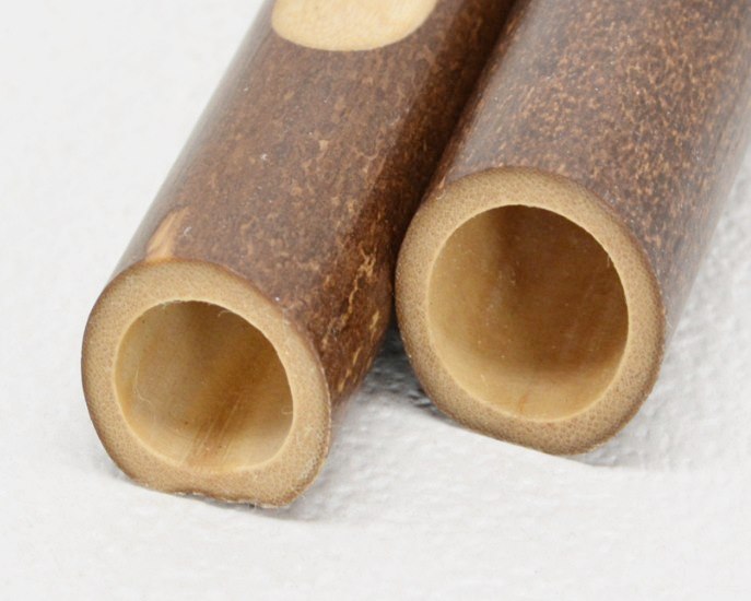 八木　秀作(八木竹工業)作　竹箸置き　黒竹　切り口