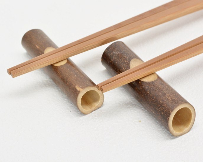 八木　秀作(八木竹工業)作　竹箸置き　黒竹　箸のせ
