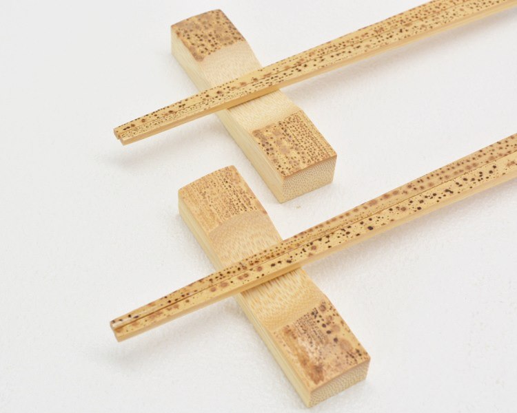 八木　秀作(八木竹工業)作　竹箸置き　胡麻竹　箸のせ