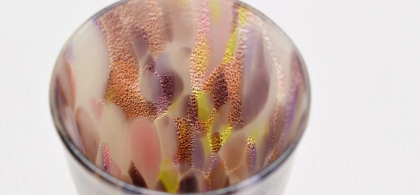 Kim　Glass　Design　小樽ガラス　ぐい呑み(立型)・yaegasumi　柄のアップです