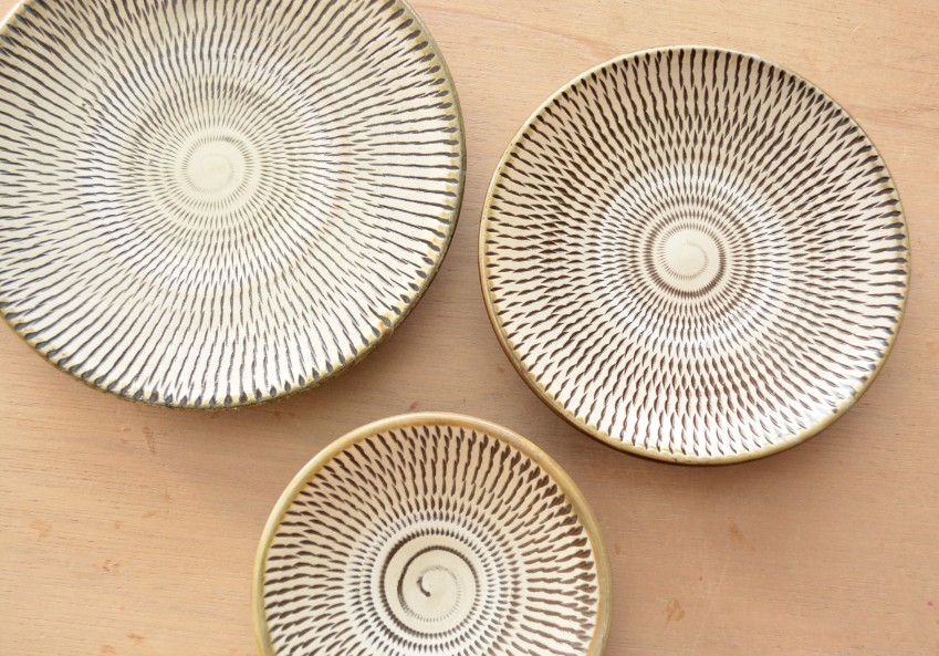 小袋定雄(小袋製陶所)　皿　トビ　シンプルな器は料理が良く映えます