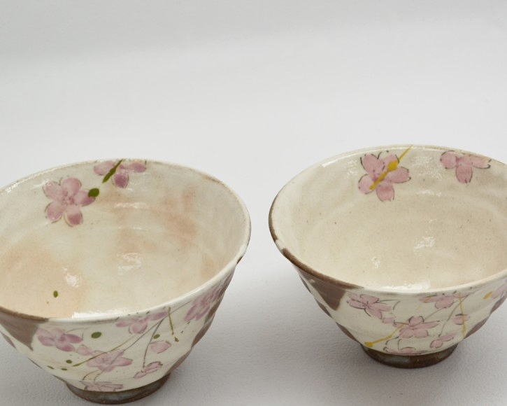 有田焼　嵐山　茶碗　内側に描かれた桜