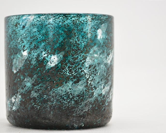 源河源吉琉球ガラス工房作　琉球ガラス　ロックグラス　サンゴシリーズの陶器のようなぬくもりがある表面の画像です。