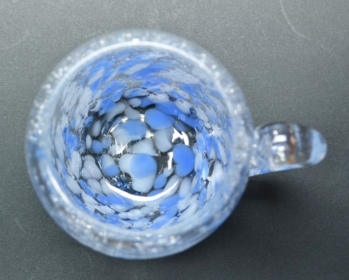 池宮城　善郎作　(煌工房)　気泡の海　タル型手付きグラス　青　内側
