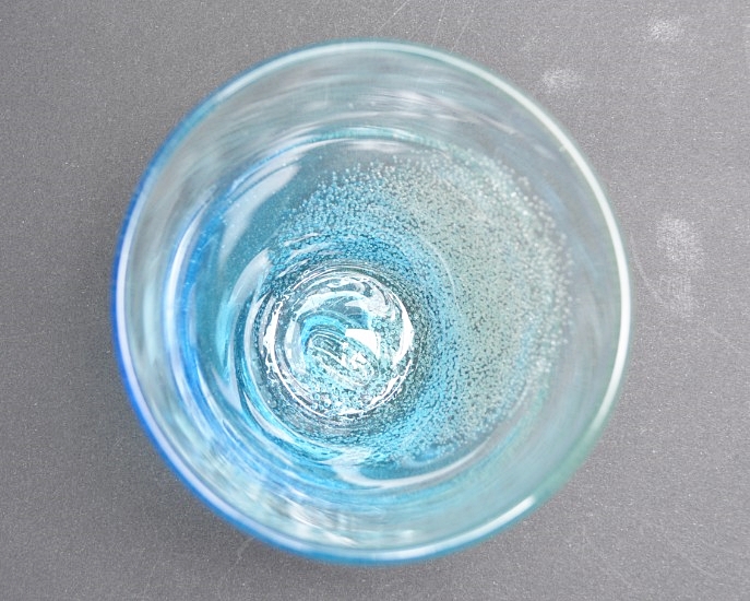 稲嶺盛一郎作(琉球ガラス工房　絆)　琉球ガラス　白泡流グラス　スカイ　上から内側