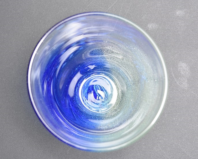 稲嶺盛一郎作(琉球ガラス工房　絆)　琉球ガラス　白泡流グラス　青　上から内側