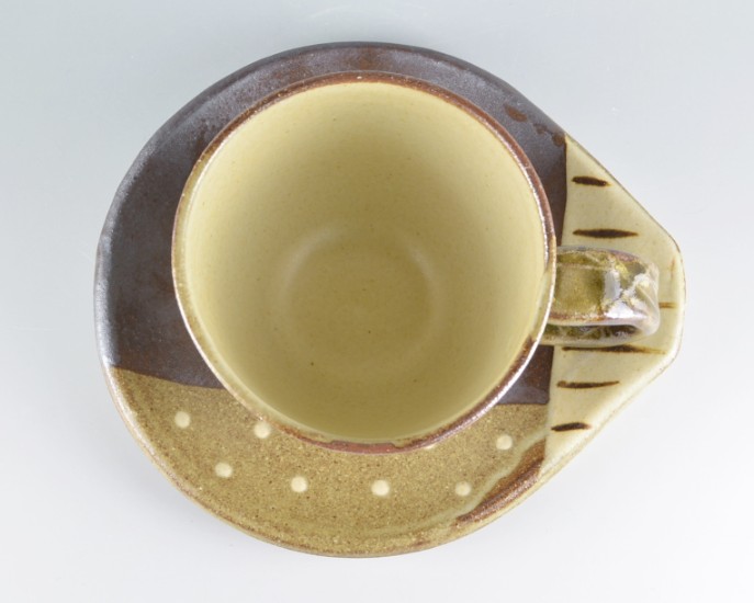 大関信一作　笠間焼　カップ&ソーサ　水玉　茶　上からの画像です