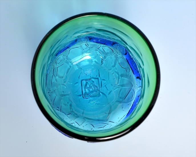 松田英吉(匠工房)作　琉球ガラス　イラブチャーアイスカットグラス　グラスの中