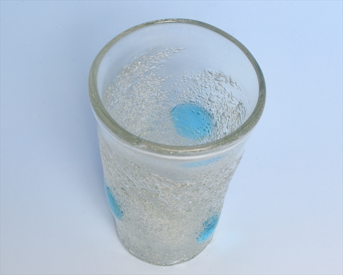 山田　奈緒子作　泡水玉ビアグラス大　スカイ　上から中を見た画像