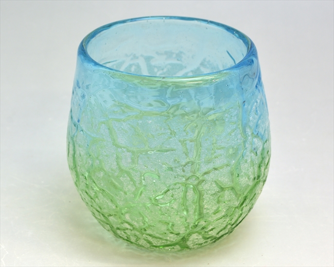 稲嶺盛一郎作(琉球ガラス工房　絆)　アイスカットタルグラス　水/緑　斜め上