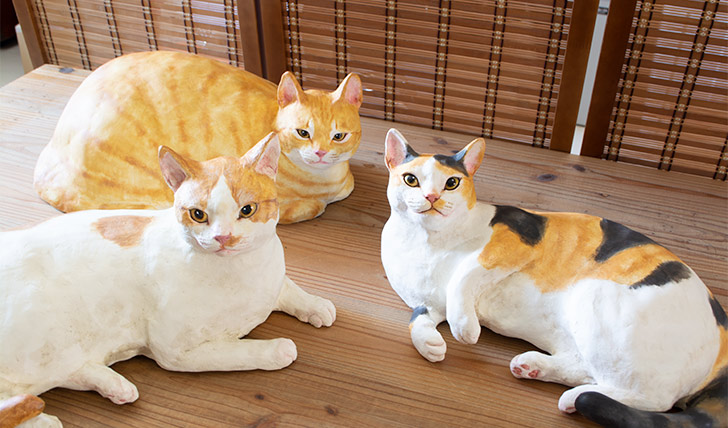 小澤康磨作　3匹のネコ